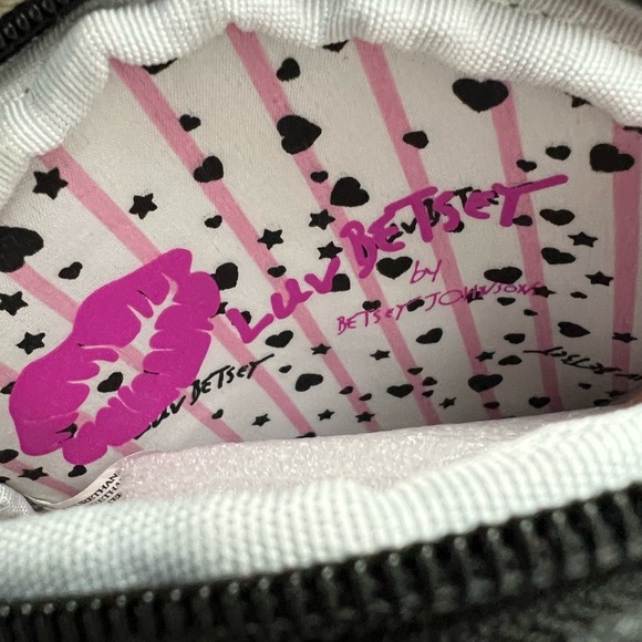 Betsey Johnson Heart and Star Patterned Fabric - Picture 7 of 9